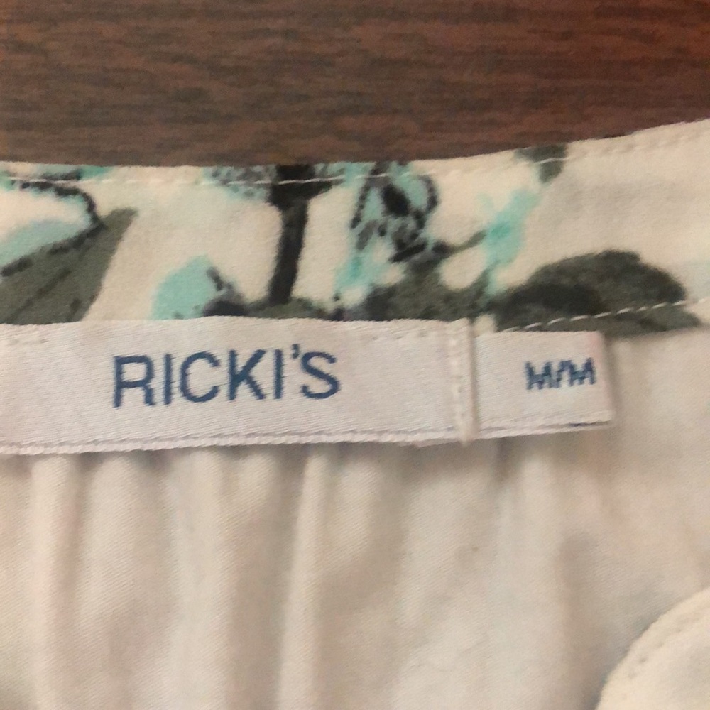 Ricki’s sleeveless top - Picture 7 of 8